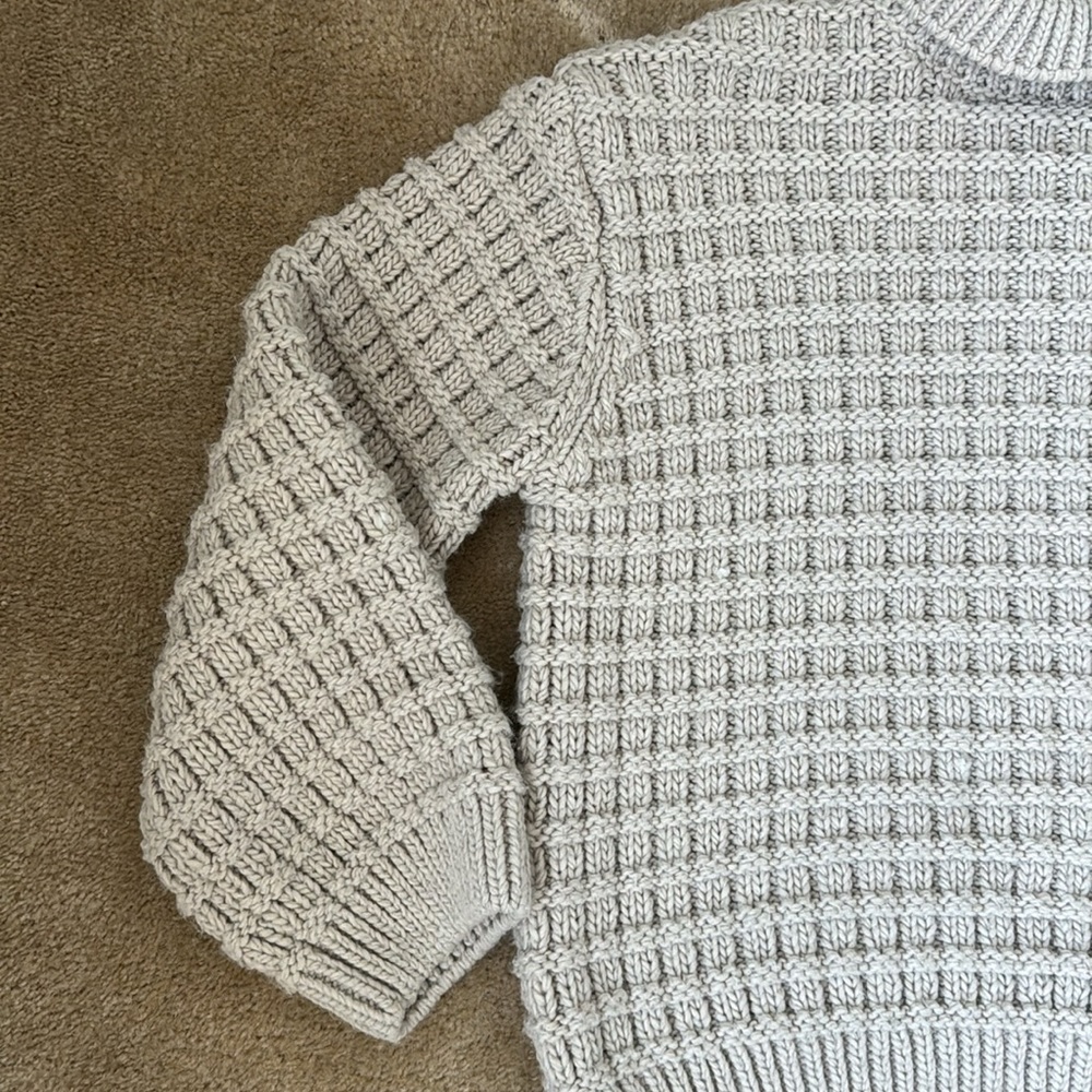 H&M Sweater - Picture 2 of 4